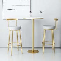 Chaise de bar nordique moderne de luxe en métal et velours doré pour comptoir de cuisine et table de bar