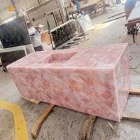 Îlot de cuisine miniature personnalisé en quartz rose massif avec évier intégré