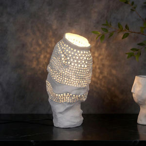 Lámpara de Mesa Moderna y Sencilla de Cerámica Porosa con Diseño de Lunares Blancos, Ecológica, para Sala de Estar - Product Image 4