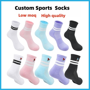 Chaussettes de sport personnalisées pour jeunes - Spandex/Polyester/Coton, évacuation de l'humidité et compression, placement du logo personnalisé pour les sports d'automne - Product Image 1