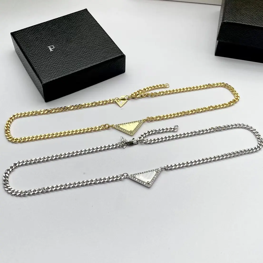 Tasarımcı paslanmaz çelik kolye su geçirmez titanyum çelik üçgen P kolye kolye