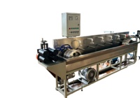 Réservoir de refroidissement pour ligne de production par extrusion, destiné au refroidissement des profilés en caoutchouc et en plastique