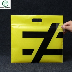 Sacs Ziplock givrés personnalisés avec logo, poignée et valve – Matériau CPE recyclable pour l'emballage de t-shirts, chaussettes et chaussures (taille personnalisée) - Product Image 1