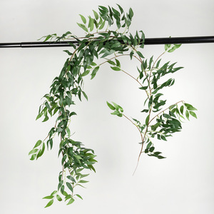 Guirnalda de Hojas de Sauce Artificiales Bilotis de 170 cm, Flores de Seda para Decoración de Techos de Boda, Uso en Exteriores - Product Image 1