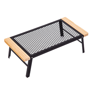 Table de camping anti-brûlure au design moderne avec panneau en bois pliable pratique, nouvelle table de barbecue en fer avec poignée en bois - Product Image 1