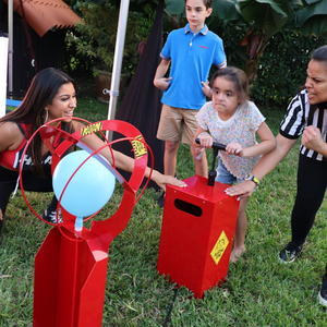 Stand de fête foraine extérieur personnalisé, jeu d'arcade gonflable interactif multijoueur de combat avec ballons à gonfler - Product Image 5