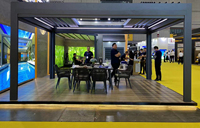 Pergola motorisée rétractable avec toit en aluminium pour patios et jardins modernes