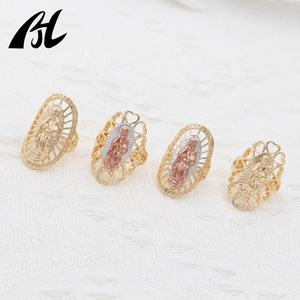 Nouvelle conception de bijoux religieux chrétiens, laiton plaqué or 14 carats, bague cocktail tricolore Vierge de Guadalupe pour femmes - Product Image 5