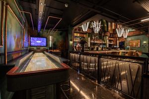 Taberna moderna Muebles interiores Bar personalizado Exhibición comercial Decoración Mostrador de restaurante de madera con iluminación LED - Product Image 4