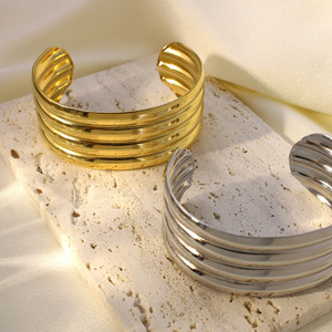 Pulsera de acero de titanio para mujer, diseño minimalista a la moda, joyería de otoño e invierno, accesorio ligero de lujo - Product Image 2