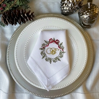 Serviette en lin à ourlet festonné, broderie personnalisée avec monogramme et initiales, nœud de couronne de Noël brodé, serviette de table