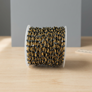 Chaîne de collier tendance en laiton plaqué or avec perles d'onyx noir en forme de rondelle, faite à la main, pour la création de bijoux artistiques et de mode - Product Image 3