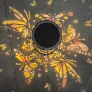 Lámpara Solar de Colibrí Colorida, Luz LED Colgante para Jardín Exterior, Resistente al Agua, con Batería Incluida - Product Image 5