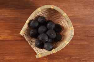 <span class=keywords><strong>Ail</strong></span> <span class=keywords><strong>noir</strong></span> séché de qualité supérieure, <span class=keywords><strong>ail</strong></span> <span class=keywords><strong>noir</strong></span> entier pour les grossistes, importateurs, emballé en vrac - Product Image 3