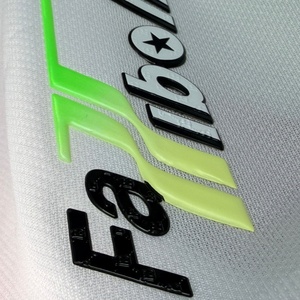 Étiquette thermocollante personnalisée haute fréquence en TPU avec logo, pour vêtements et sacs - Product Image 2