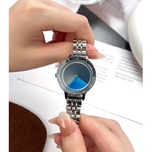 Reloj plateado minimalista para mujer, esfera con gradiente azul, pulsera de acero inoxidable, reloj de pulsera moderno de cuarzo - Product Image 6