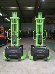 WELIFTRICH Hot Sale 0.5ton 500kg 1300mm Lead Acid Battery Semi Electric Self-loading Stacker - Product Image 3