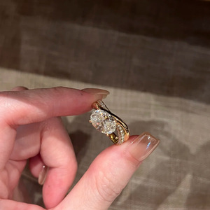 Anillo <span class=keywords><strong>de</strong></span> Compromiso <span class=keywords><strong>de</strong></span> Lujo <span class=keywords><strong>con</strong></span> Circonita Cúbica Paraiba <span class=keywords><strong>de</strong></span> Corte Ovalado para Mujer, Chapado en <span class=keywords><strong>Oro</strong></span> <span class=keywords><strong>de</strong></span> 18K, <span class=keywords><strong>con</strong></span> Banda Ondulada Cruzada y Circonitas Pavé - Product Image 6