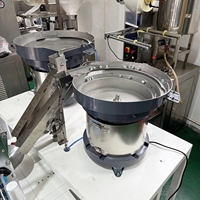 Machine automatique de comptage et d'emballage de vis, boulons et écrous pour l'assemblage de meubles, avec contrôle du poids