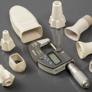 Outils de moulage plastique personnalisés OEM Prototypage rapide Pièces de moulage par injection Produits en plastique dur ABS PP PC - Product Image 1