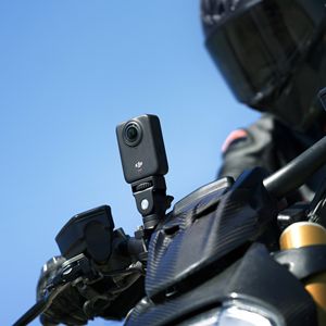 Kit caméra Osmo 360 Standard Combo étanche, vidéo 8K, photo 120MP, pour le cyclisme, les voyages et le vlogging - Product Image 1