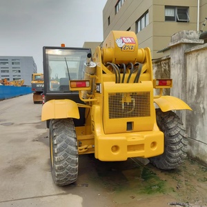 Montacargas Compacto JCB 535 con Motor Diésel, Tracción 4x4, Mástil de Dos Etapas, Cabina Cerrada Amarilla con Cucharón, Neumáticos Todoterreno - Product Image 4