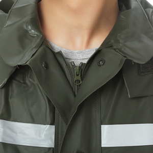 Conjunto de impermeable y pantalones de lluvia de cuerpo completo, color verde militar, transpirable, de alta elasticidad, de PVC, para camping, para adultos. - Product Image 2