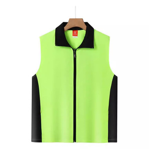 Chaleco unisex color naranja y negro con cremallera frontal para uso en trabajos de voluntariado y laborales - Product Image 2