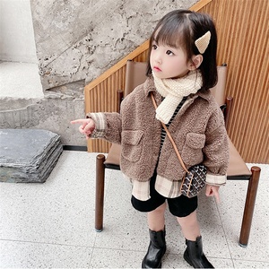 2021 <span class=keywords><strong>manteau</strong></span> en laine de <span class=keywords><strong>mouton</strong></span> motif léopard réversible pour filles et bébés belle veste chaude d'hiver avec poms en peluche coupe ample - Product Image 5