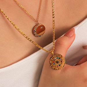 Pendentif zodiaque rond en zircon coloré incrusté d'étoiles de lune sur collier chaîne Figaro en acier inoxydable en or 18 carats pour femme <span class=keywords><strong>cadeau</strong></span> - Product Image 5