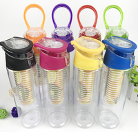 Bouteille d'eau en plastique Tritan Infuseur de fruits Sans BPA Infuseur de citron Bouteille d'eau avec filtre