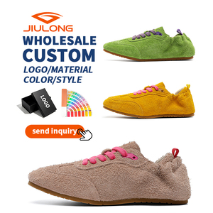 Chaussures de sport en daim à logo personnalisé, vente en gros, chaussures minimalistes à talon plat, chaussures de marche décontractées simples et flexibles pour hommes et femmes - Product Image 1