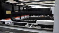 Machine de découpe laser pour métaux 6kw 8kw 12kw avec dispositif de remplacement automatique de la buse