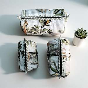 Juego de 3 Bolsas Cosméticas Acolchadas con Estampado de Animales de la Selva, Bolsas de Maquillaje Hechas a Mano, Organizador de Viaje, Regalo para Ella - Product Image 1
