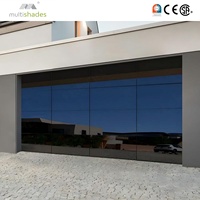 Porte de garage sectionnelle moderne, économique, électrique, isolée, noire, sans cadre, en verre miroir, à vue complète, multicolores, pour résidence