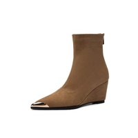 Sepatu Bootie Kulit Sapi Model Wedge Heel Ujung Runcing untuk Musim Gugur