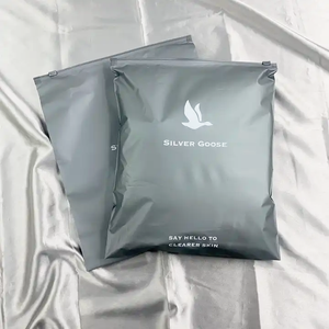 Bolsas de Polietileno con Cierre ZipLock Plateadas Personalizadas con Logotipo Impreso por el Fabricante, Bolsa de Plástico Gris para Ropa con Cierre - Product Image 5