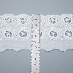 قماش دانتيل مطرز بالزهور بشرائط دانتيل وطبقة خياطة من القطن الأبيض لحرف الحرف اليدوية - Product Image 3