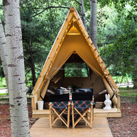 Tente de glamping quatre saisons en toile imperméable avec structure en contreplaqué, parois latérales, ouverture supérieure, pour événements, avec une chambre et un salon