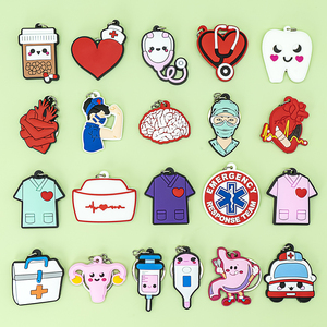 Adorables llaveros con temática médica, llaveros de PVC con diseño de gorro de enfermera, cerebro, corazón y órganos en varios estilos, regalos ideales para enfermeras y paramédicos. - Product Image 2