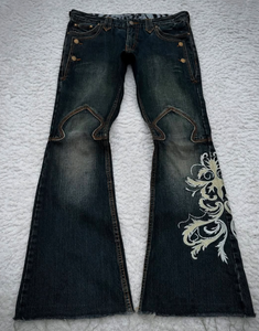 Fabricantes de Jeans a Medida Ofrecen Pantalones de Alta Calidad con Parches Multicolores de Corte Medio a Alto para la Moda Masculina - Product Image 4