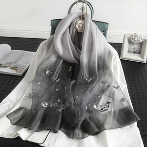 Nouvelle Écharpe Pashmina Légère en <span class=keywords><strong>Soie</strong></span> Mélangée pour <span class=keywords><strong>Femme</strong></span>, Broderie Florale Tendance, Collection 2025 – Vente en Gros - Product Image 3