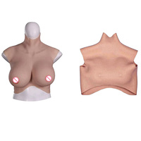 Seins en silicone de grande taille, poitrine volumineuse, transgenre, travesti, drag queen, crossdresser, sissy