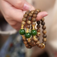 Bracelet de prière artisanal Kynam en perles de bois marron clair, emballage raffiné, idéal pour un cadeau quotidien
