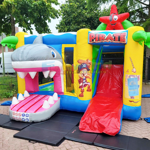 Castillo inflable comercial con tobogán, diseño de barco pirata. - Product Image 1