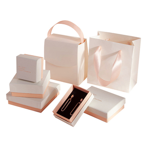 2023 personnalisé luxe estampage à chaud blanc imprimé tiroir coulissant Satin bijoux emballage boîte-cadeau avec poignée - Product Image 1