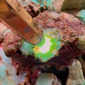 Batu Giok Hijau Alami Grosir Giok Australia Kristal Mentah Batu Penyembuh - Product Image 3