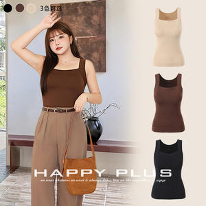 Camiseta sin mangas para mujer de talla grande, negra, sin costuras, de alta elasticidad, tejida en nailon, con almohadillas de sujetador incorporadas para un uso cómodo. - Product Image 4