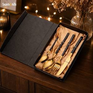 SANOSH Coffret Magnétique de Haute Qualité 4 Pièces, Ensemble de <span class=keywords><strong>Couverts</strong></span> Dorés en Acier Inoxydable 304 avec Boîte Cadeau pour Cadeaux d'Affaires - Product Image 1