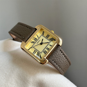 Montre pour femmes élégante avec cadran rectangulaire, montre de luxe pour femmes d'affaires avec chiffres romains et bracelet en cuir - Product Image 3
